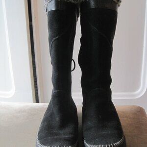 MOCCASIN BOOTS
